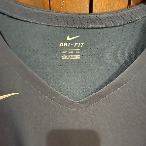 Sleeveless shirt - Picture 2 of 3